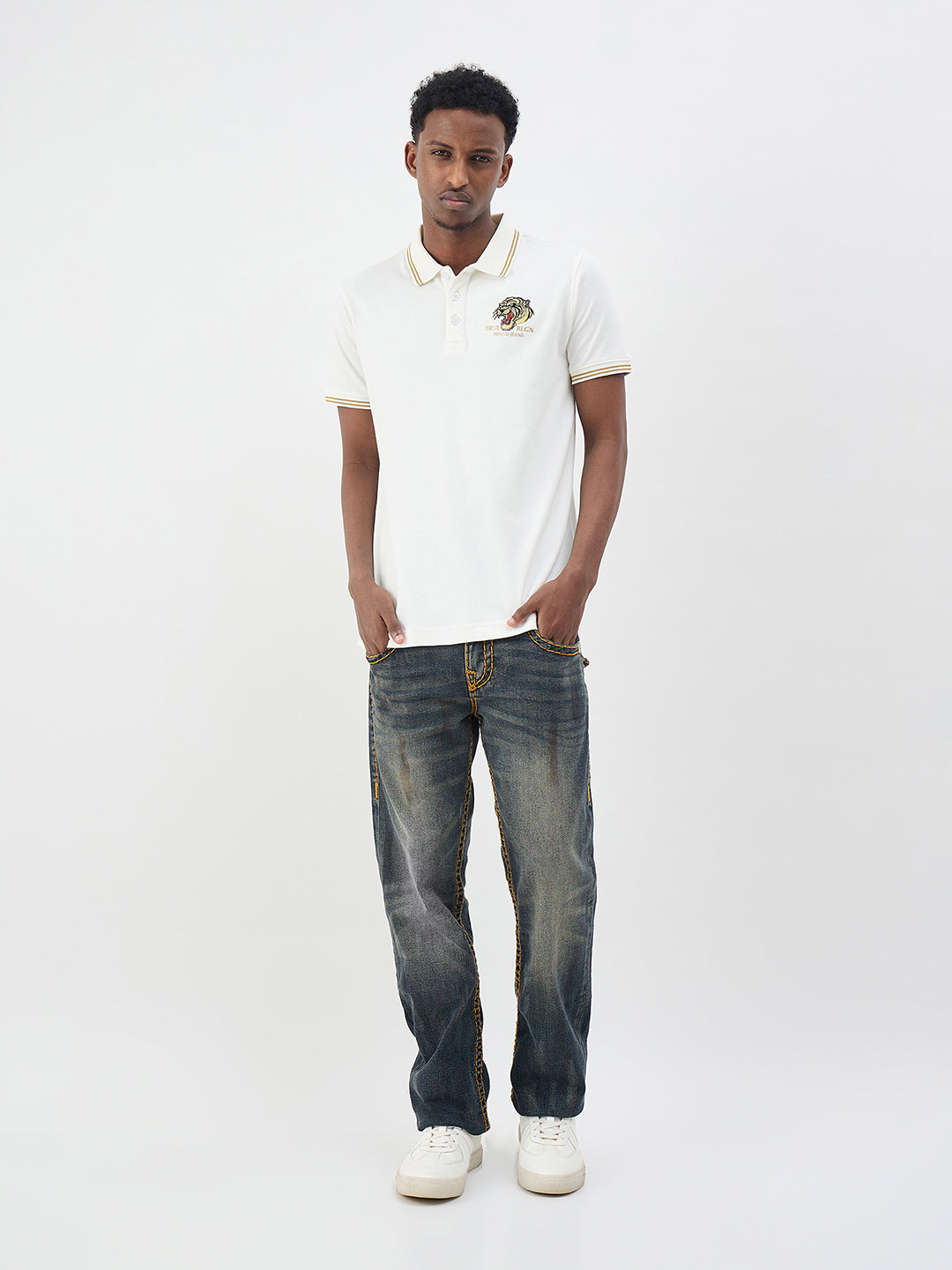 What pants go with white t-shirts for men? A complete style guide.