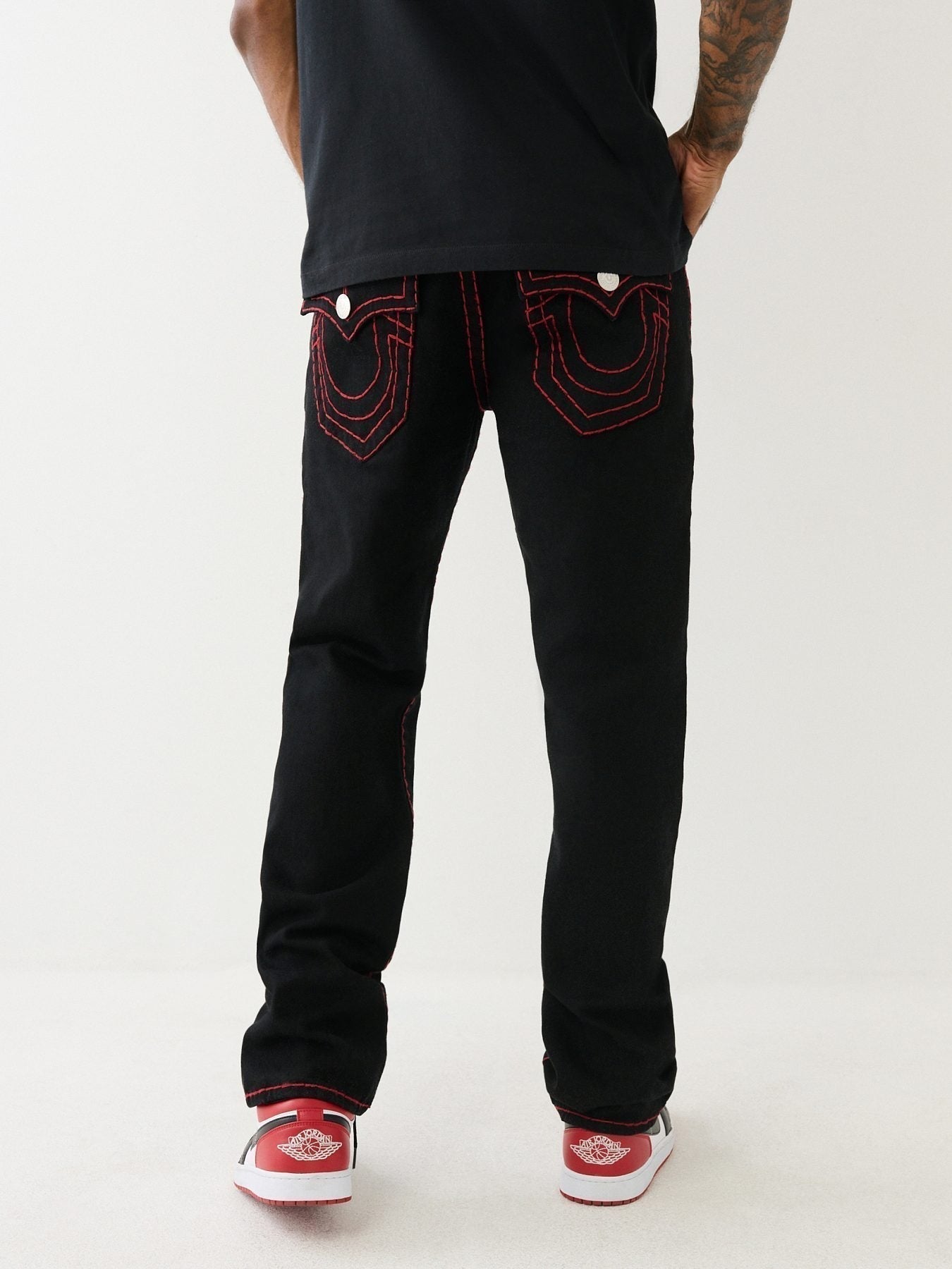 What to Wear with Black Jeans: Best Shirt Combinations for Men
