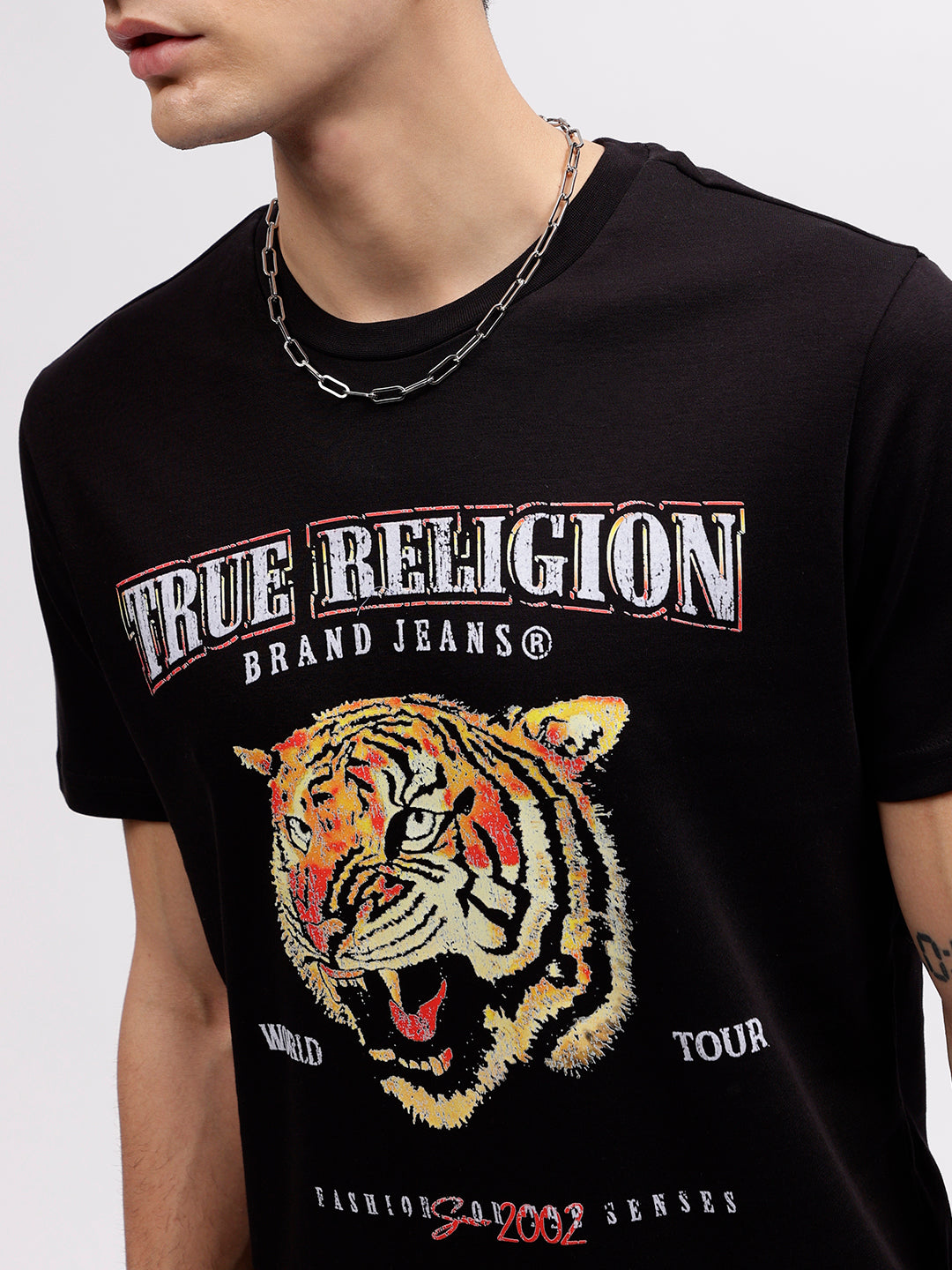 Men black animal print round neck short sleeves tshirt