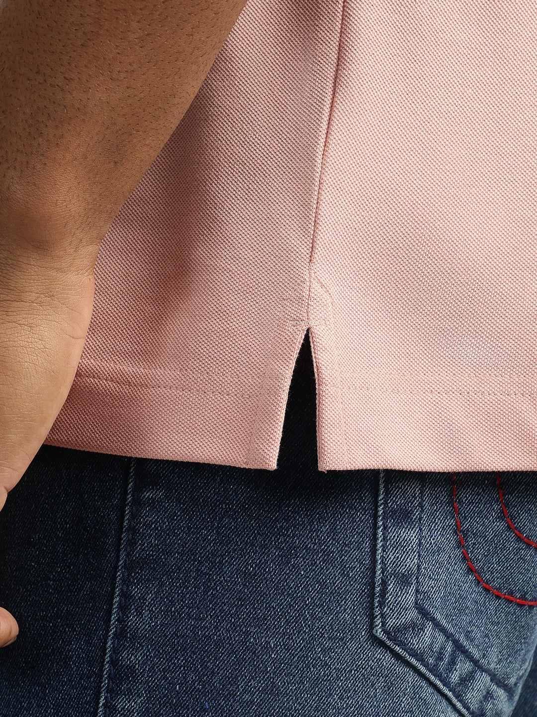 Men pink solid collared short sleeves polo tshirt