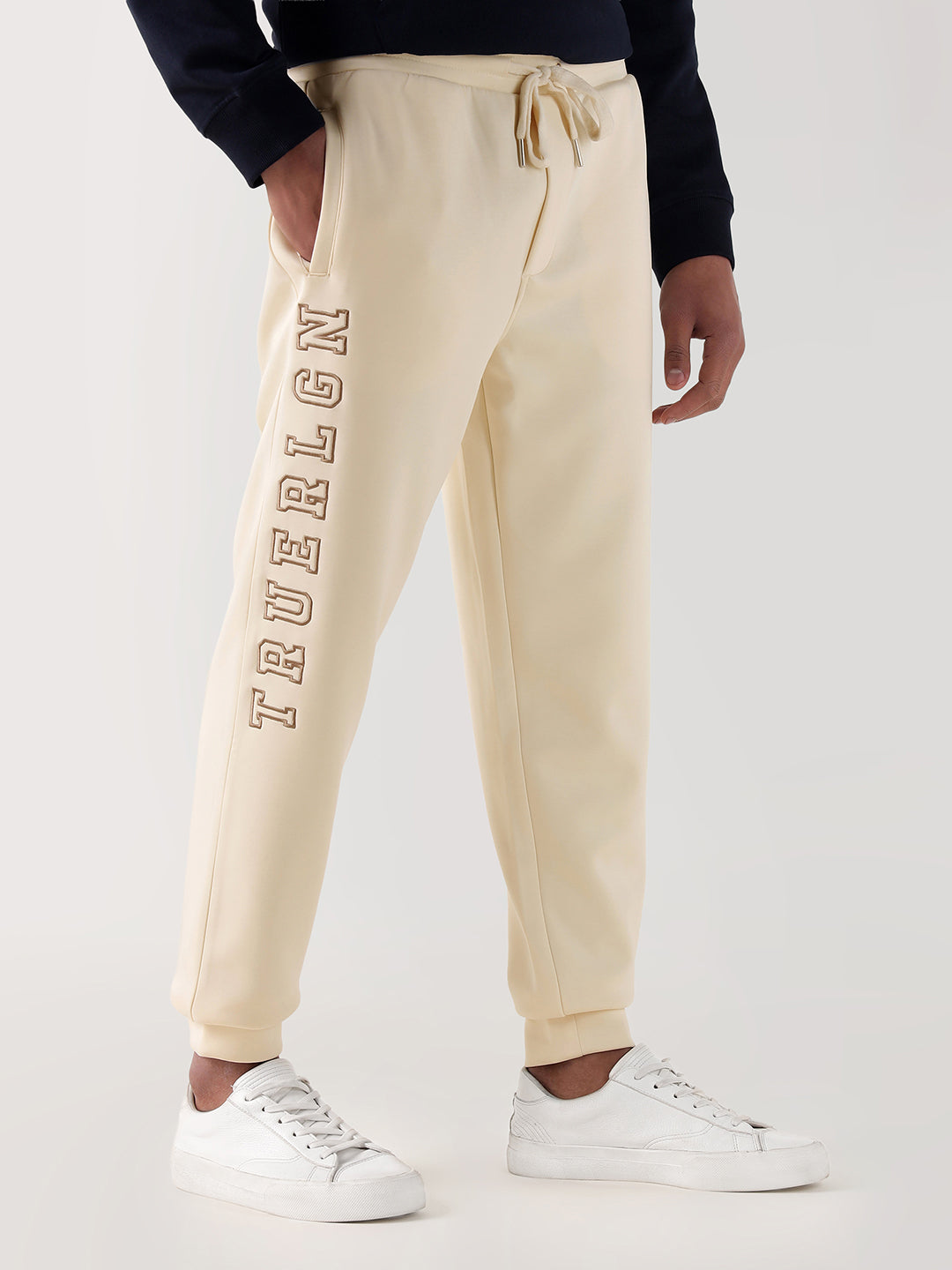 Men cream embroidered relaxed fit sweatpant