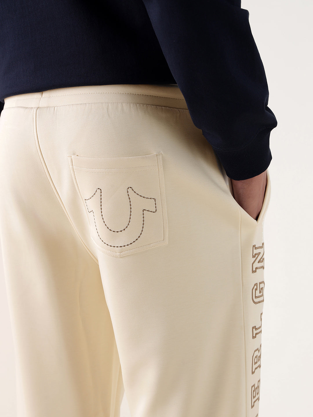 Men cream embroidered relaxed fit sweatpant