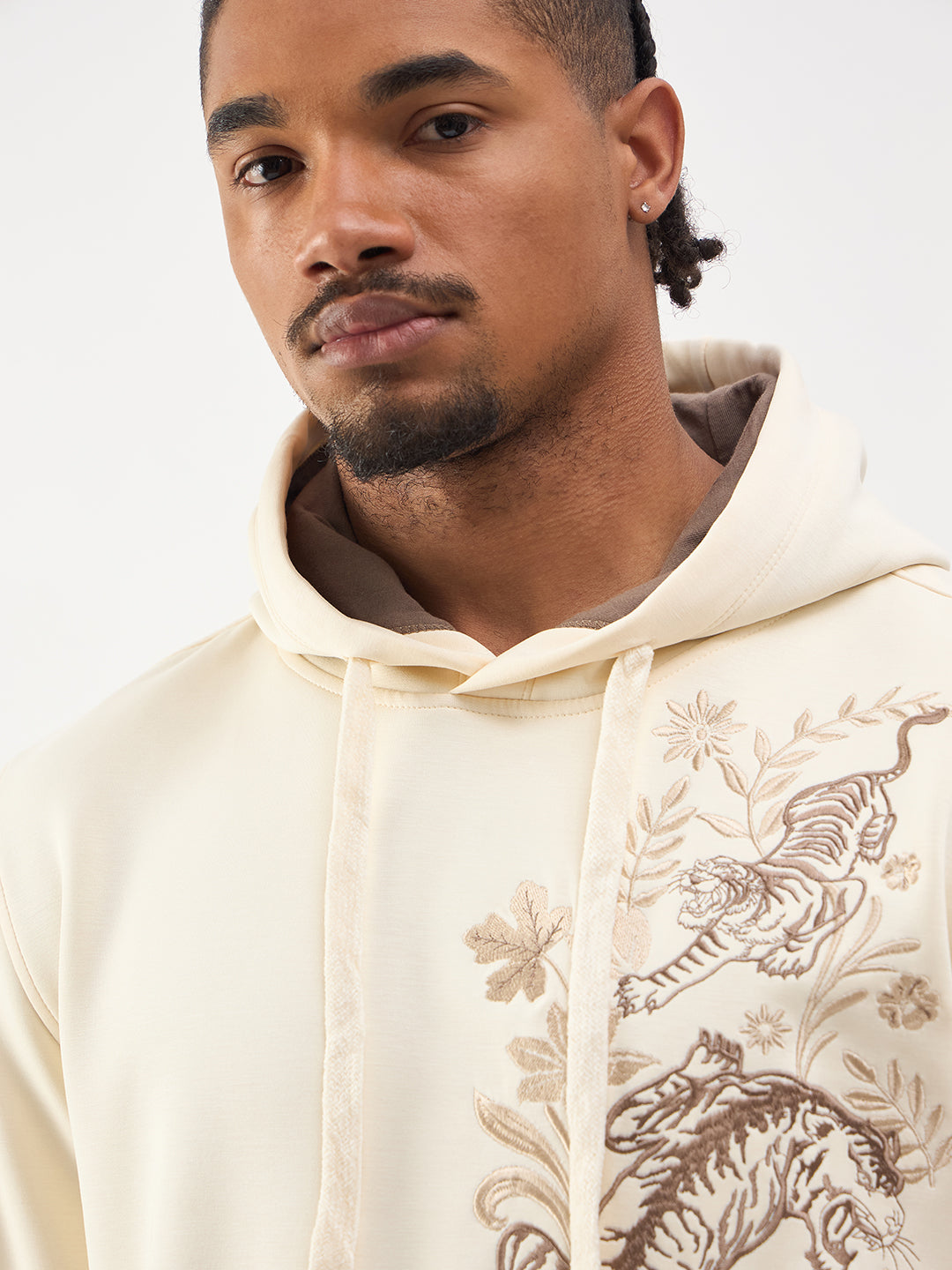 Men cream embroidered regular fit hooded sweatshirt