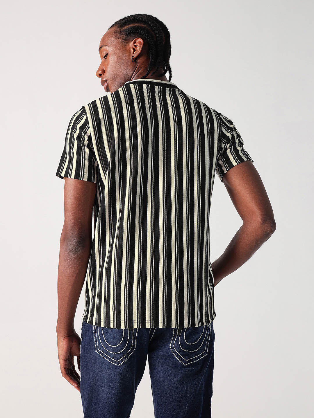 Men multi striped round neck tshirt