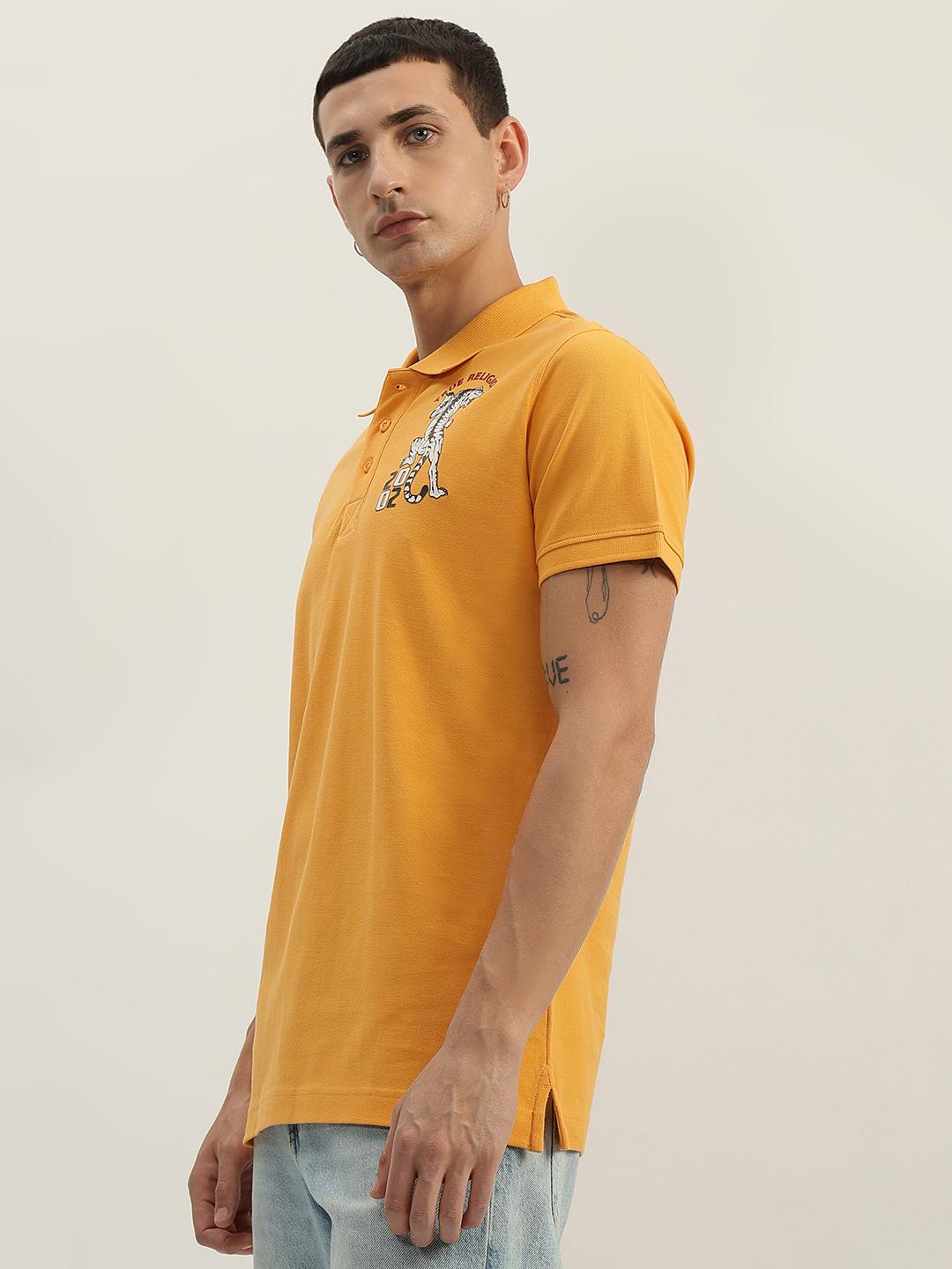 Men yellow solid polo collar short sleeves polo tshirt