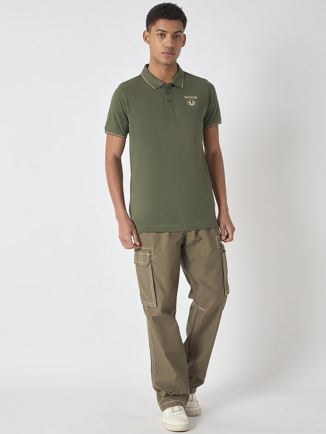 Men green solid polo collar short sleeves polo tshirt