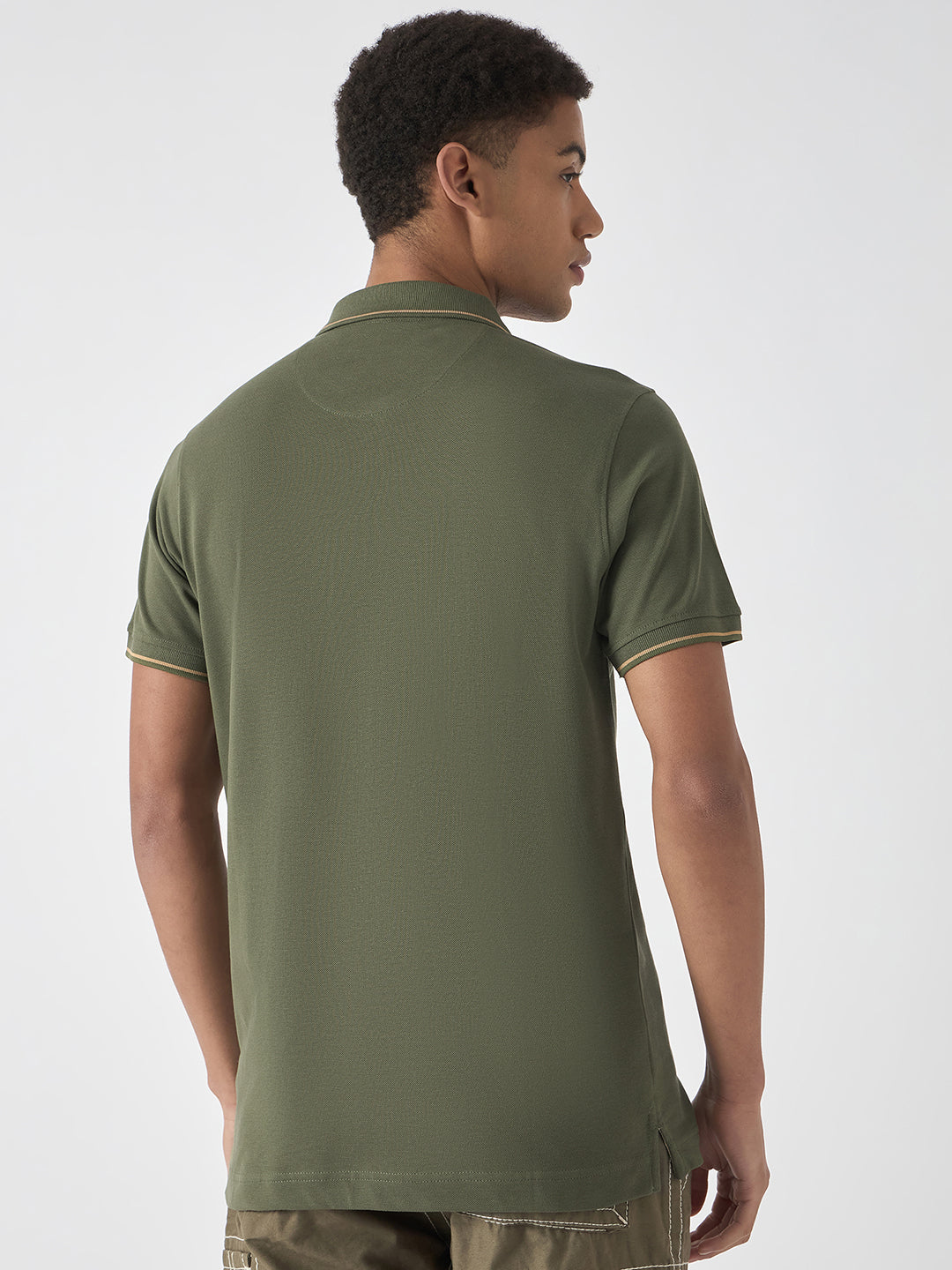 Men green solid polo collar short sleeves polo tshirt