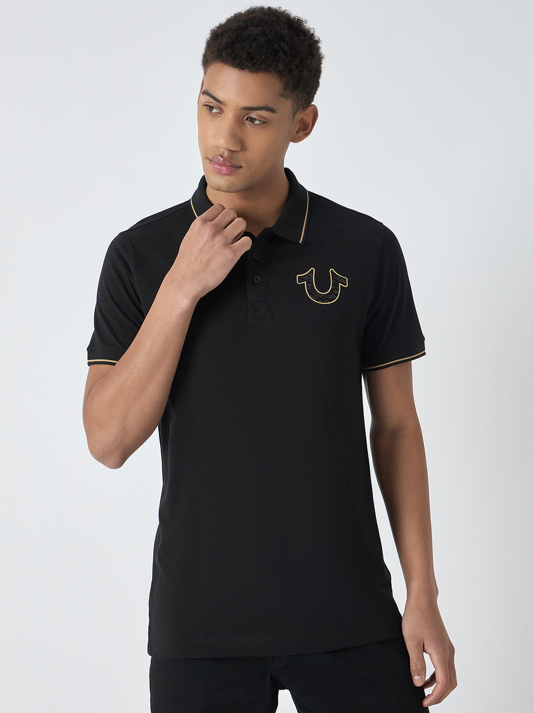 Men black solid polo collar short sleeves polo tshirt