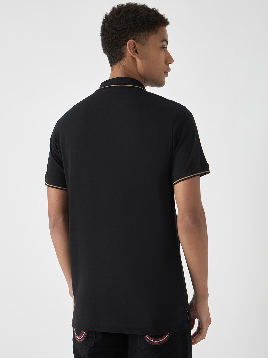 Men black solid polo collar short sleeves polo tshirt