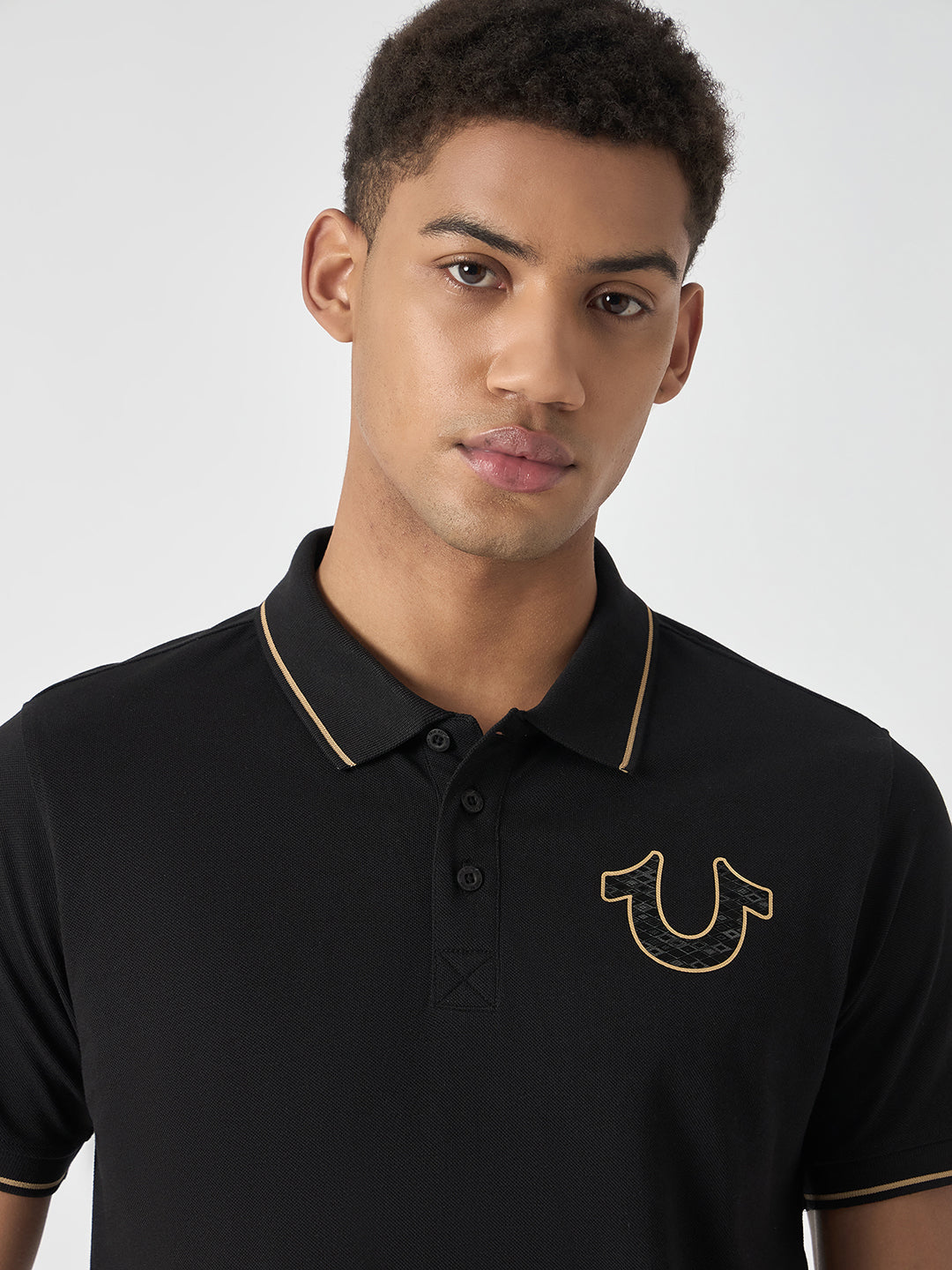 Men black solid polo collar short sleeves polo tshirt