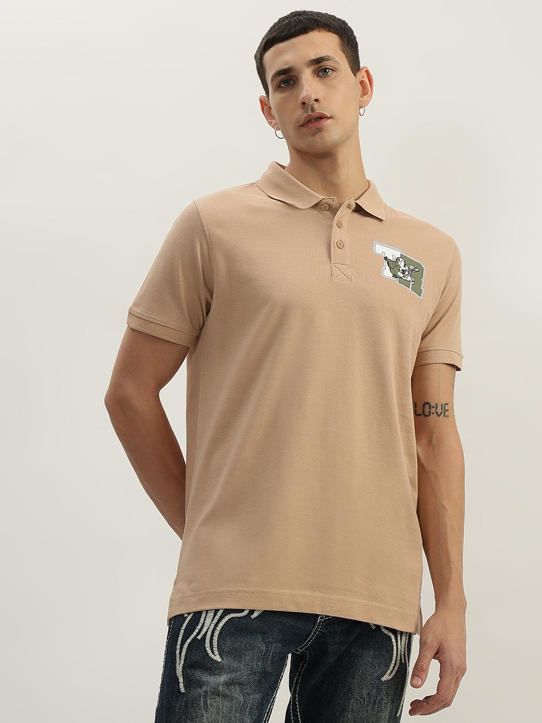 Men beige solid polo collar short sleeves polo tshirt