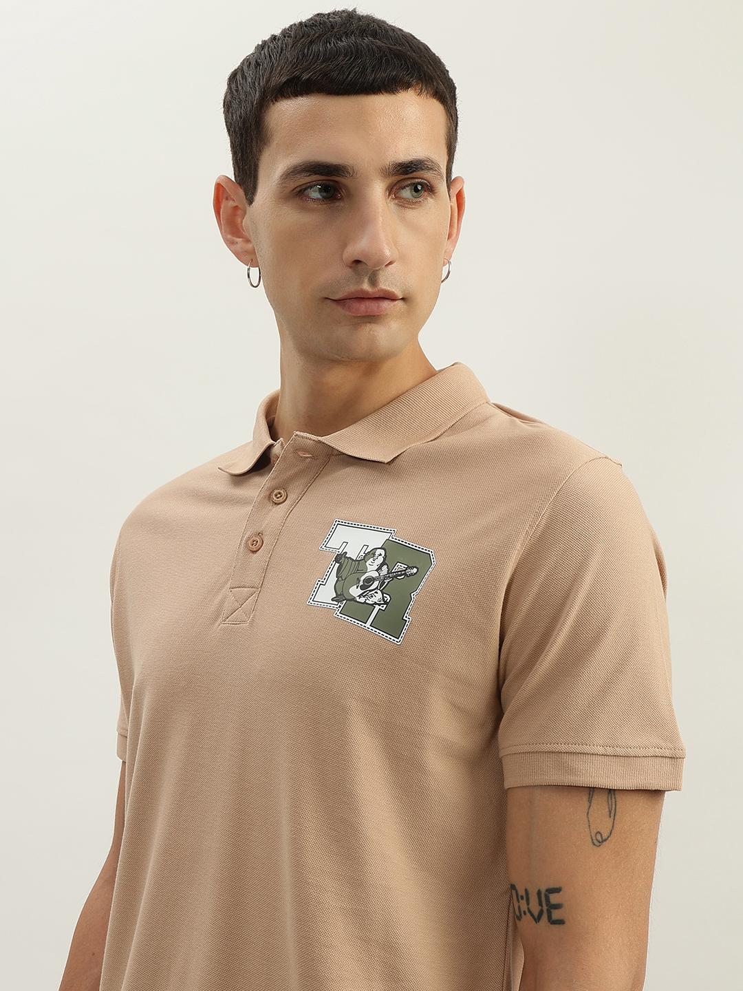 Men beige solid polo collar short sleeves polo tshirt