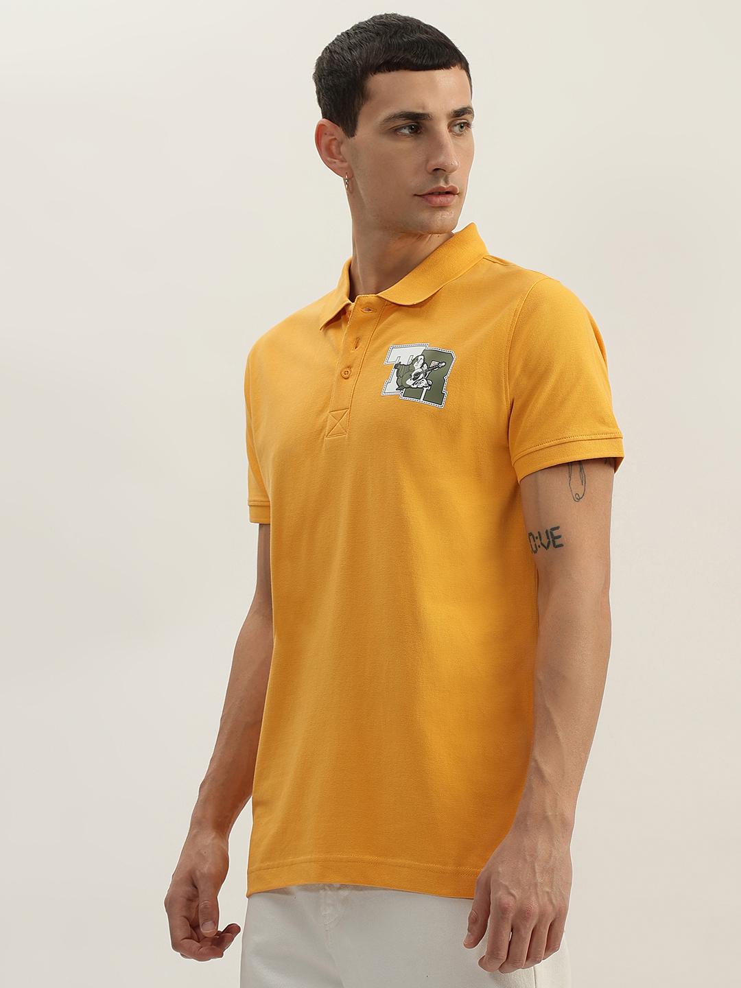 Men yellow solid polo collar short sleeves polo tshirt