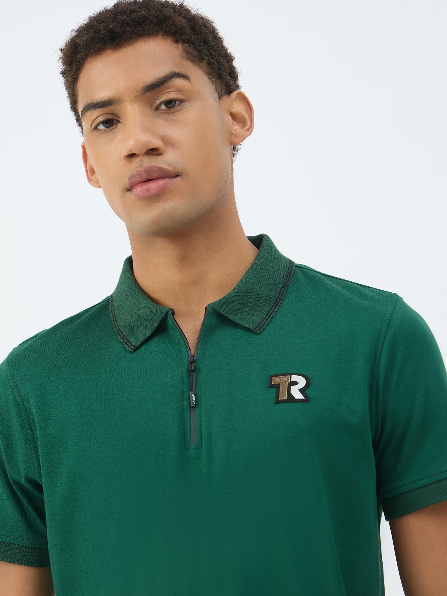 Men green solid polo tshirt