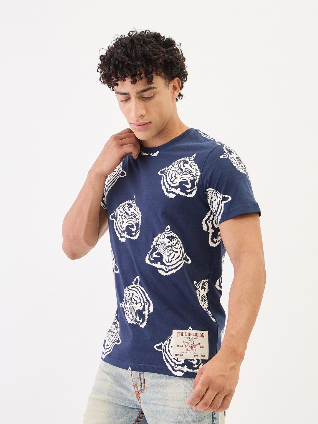 Men blue solid round neck tshirt