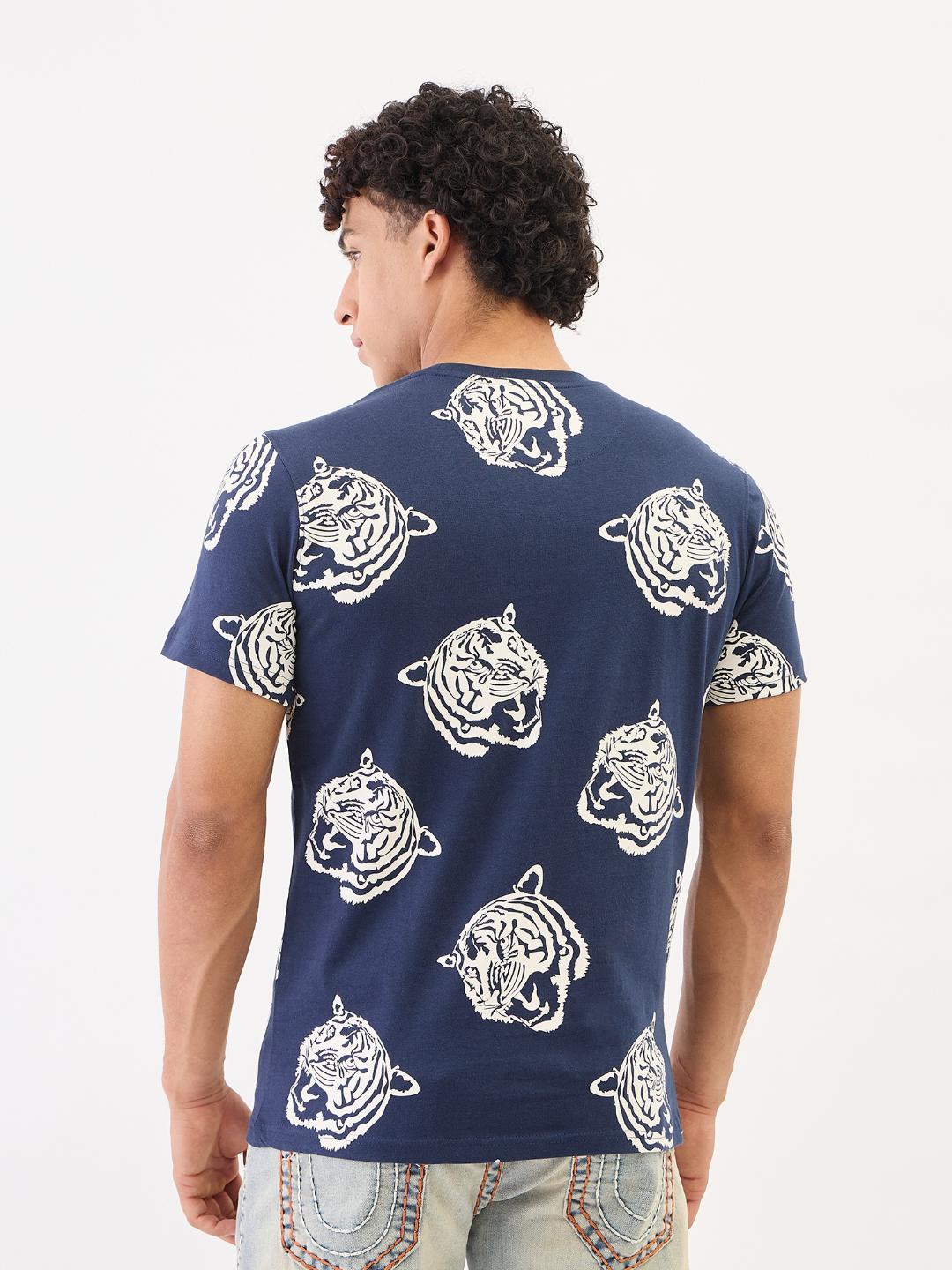 Men blue solid round neck tshirt